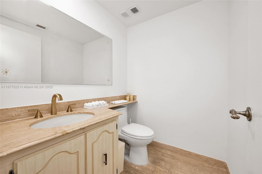 Activo con contrato: $1,490,000 (2 camas, 2 baños, 2060 Pies cuadrados)