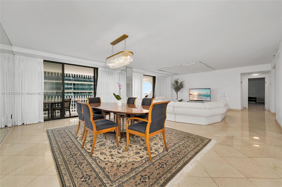 Activo con contrato: $1,490,000 (2 camas, 2 baños, 2060 Pies cuadrados)