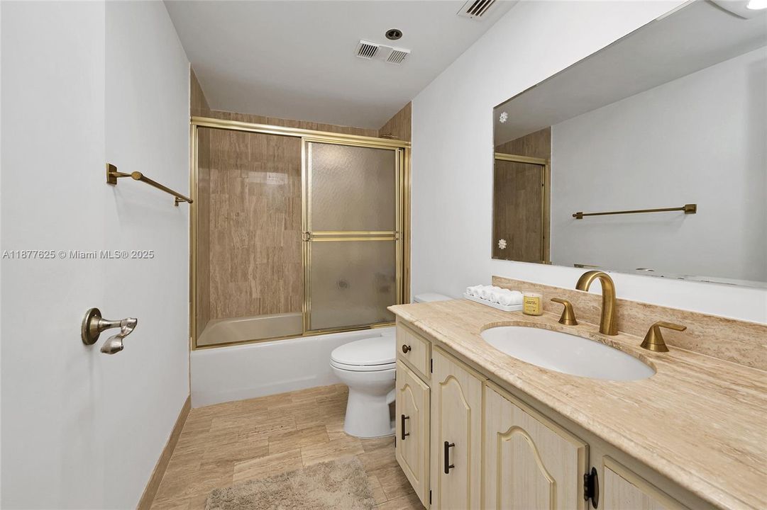 Activo con contrato: $1,490,000 (2 camas, 2 baños, 2060 Pies cuadrados)