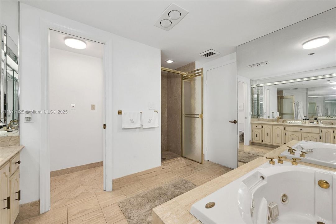 Activo con contrato: $1,490,000 (2 camas, 2 baños, 2060 Pies cuadrados)