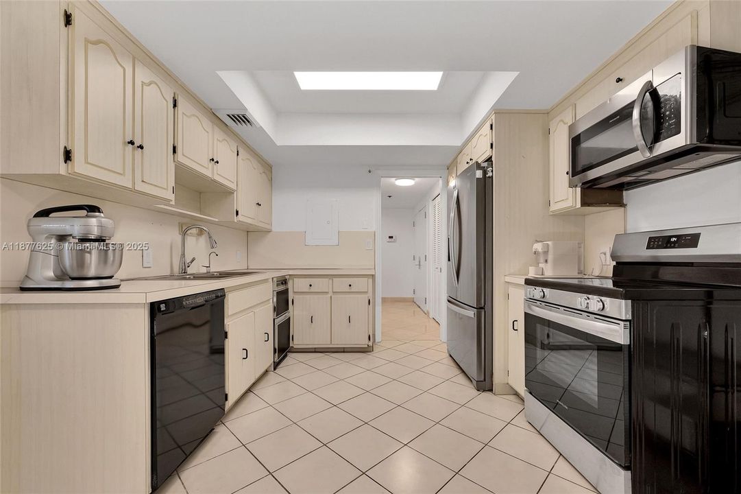 Activo con contrato: $1,490,000 (2 camas, 2 baños, 2060 Pies cuadrados)