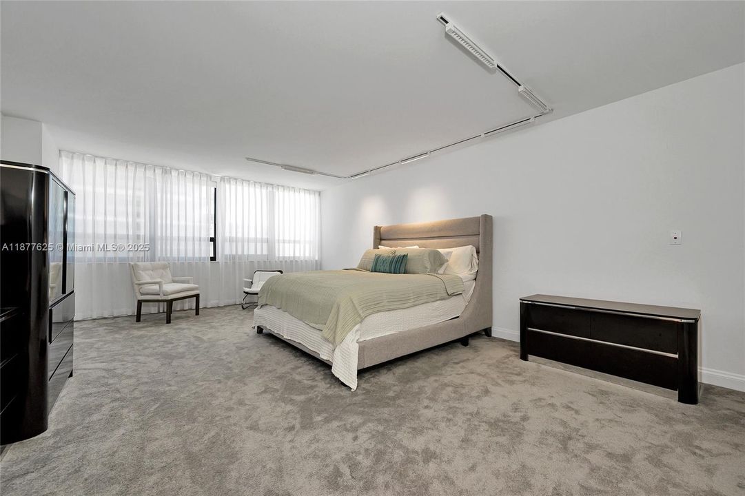 Activo con contrato: $1,490,000 (2 camas, 2 baños, 2060 Pies cuadrados)