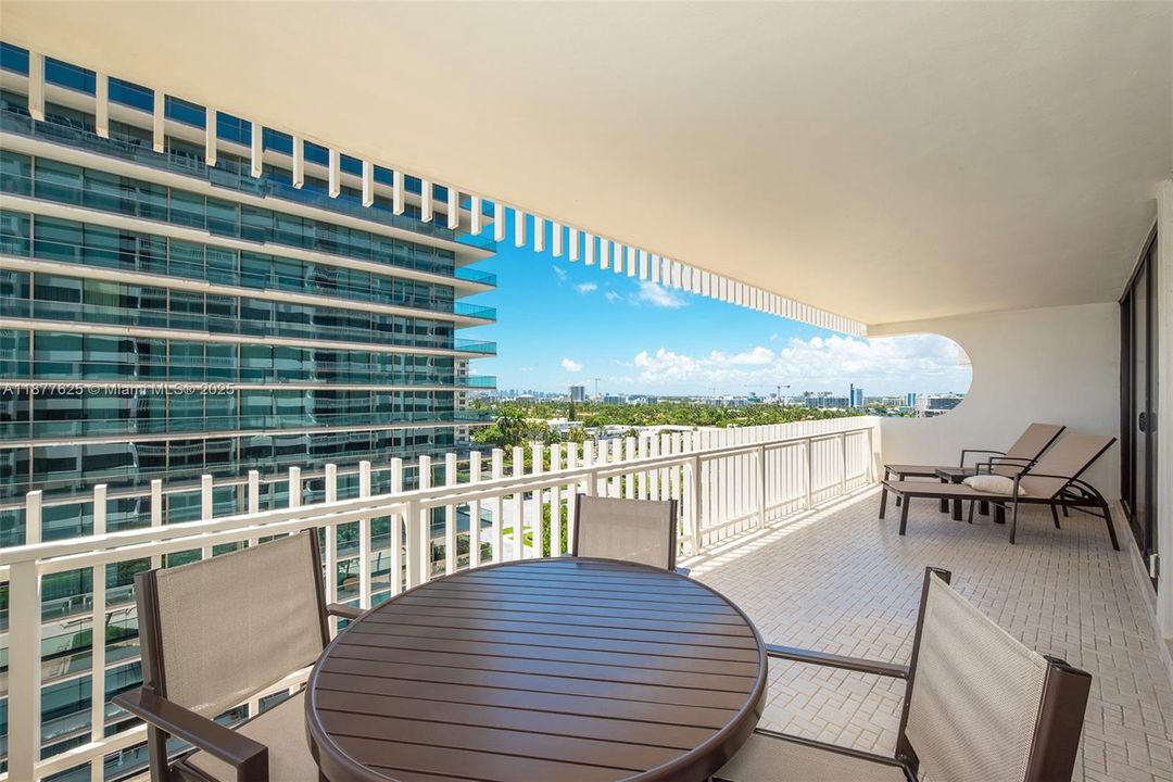 Activo con contrato: $1,490,000 (2 camas, 2 baños, 2060 Pies cuadrados)