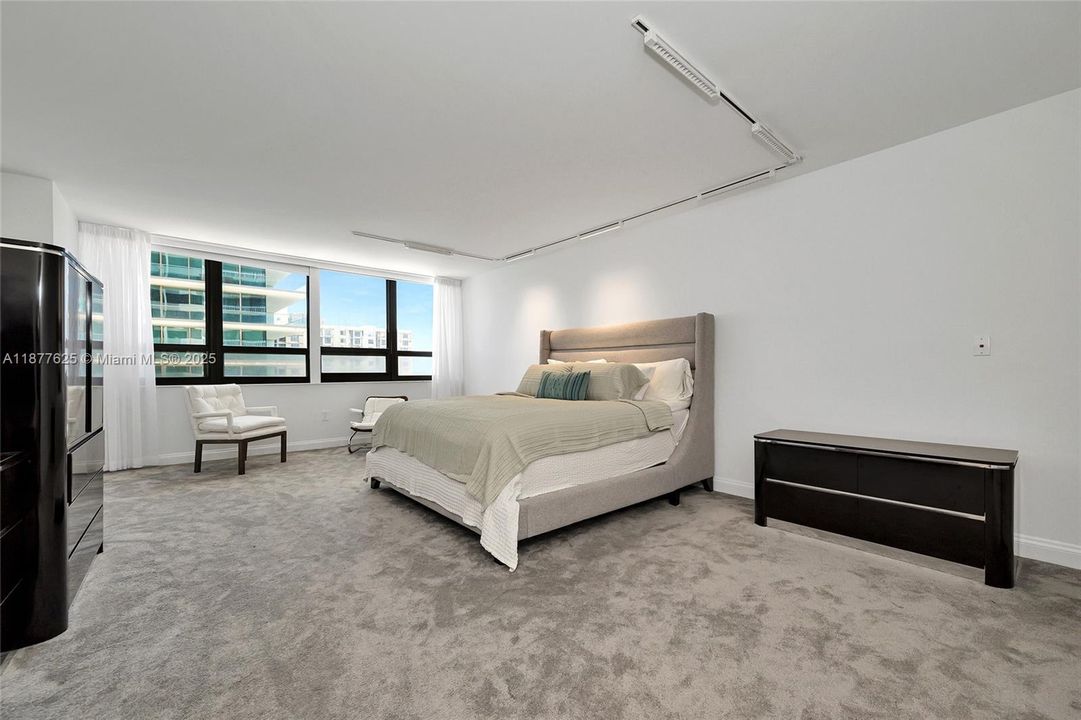 Activo con contrato: $1,490,000 (2 camas, 2 baños, 2060 Pies cuadrados)