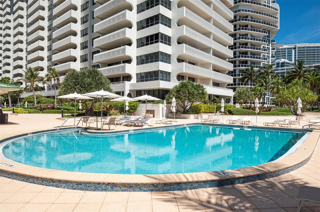 Activo con contrato: $1,490,000 (2 camas, 2 baños, 2060 Pies cuadrados)