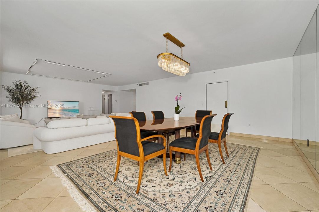 Activo con contrato: $1,490,000 (2 camas, 2 baños, 2060 Pies cuadrados)