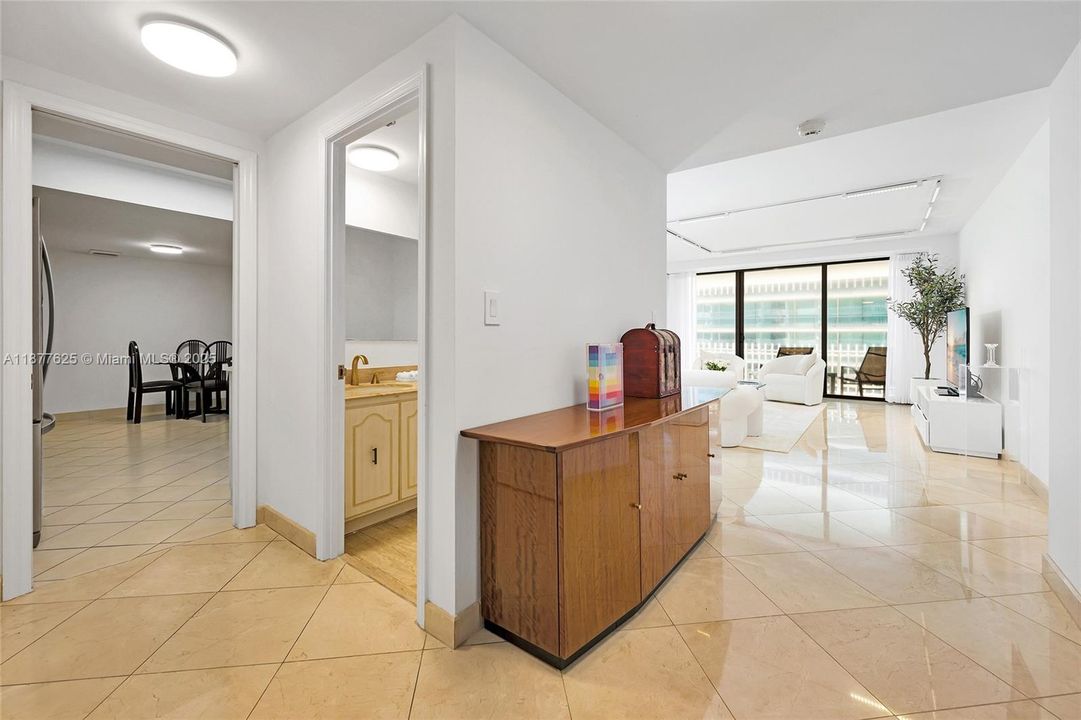 Activo con contrato: $1,490,000 (2 camas, 2 baños, 2060 Pies cuadrados)