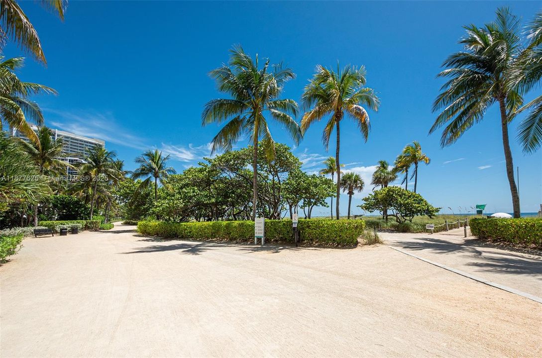 Activo con contrato: $1,490,000 (2 camas, 2 baños, 2060 Pies cuadrados)