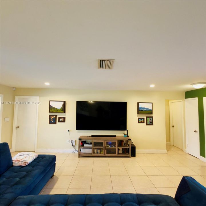 Active With Contract: $660,000 (3 beds, 2 baths, 1621 Square Feet)