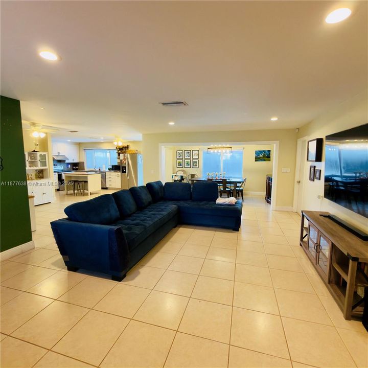 Active With Contract: $660,000 (3 beds, 2 baths, 1621 Square Feet)