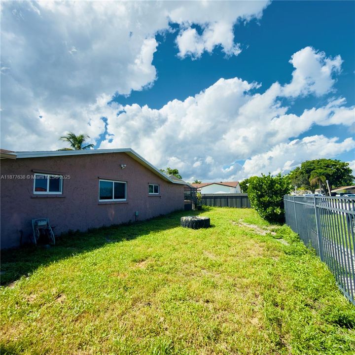 Active With Contract: $660,000 (3 beds, 2 baths, 1621 Square Feet)