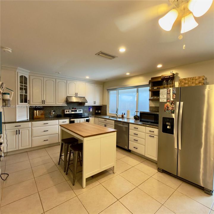 Active With Contract: $660,000 (3 beds, 2 baths, 1621 Square Feet)