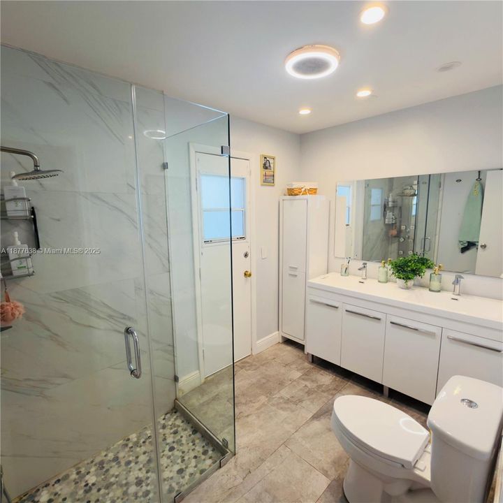 Active With Contract: $660,000 (3 beds, 2 baths, 1621 Square Feet)