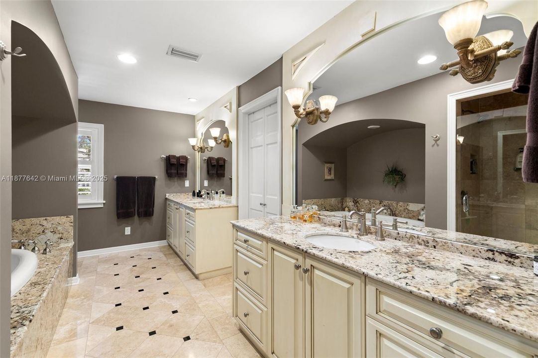 В аренду: $12,000 (5 спален, 5 ванн, 0 Квадратных фут)