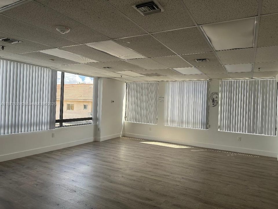 出租: $1,400 (0 贝兹, 0 浴室, 0 平方英尺)