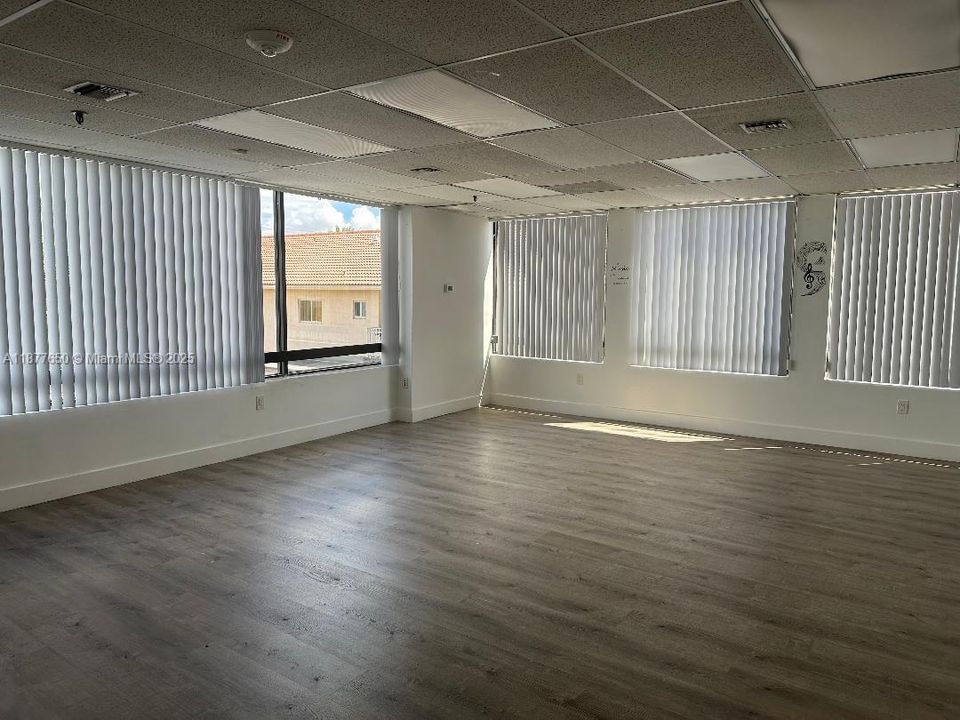 出租: $1,400 (0 贝兹, 0 浴室, 0 平方英尺)