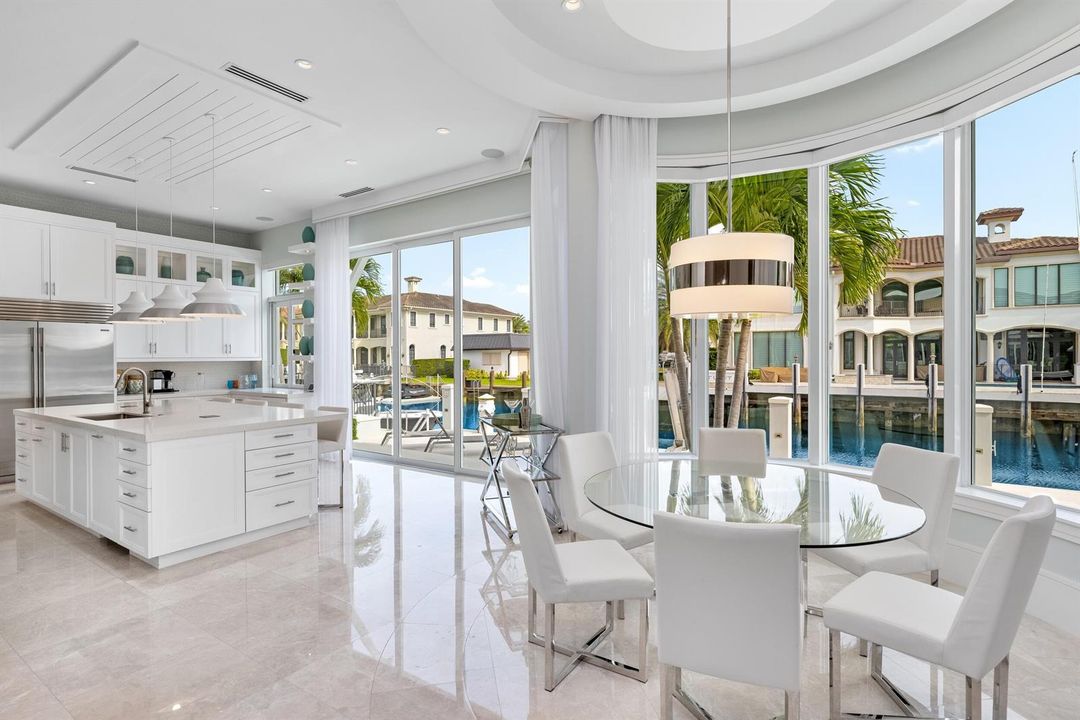 Kitchen / Breakfast Nook