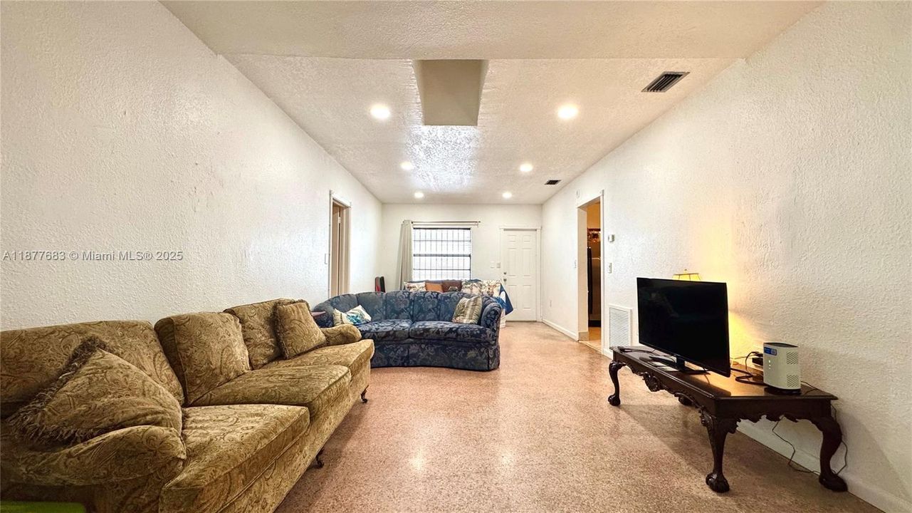 Недавно арендовано: $1,750 (1 спален, 1 ванн, 715 Квадратных фут)