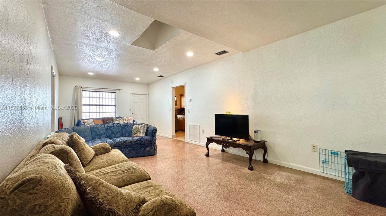 Недавно арендовано: $1,750 (1 спален, 1 ванн, 715 Квадратных фут)