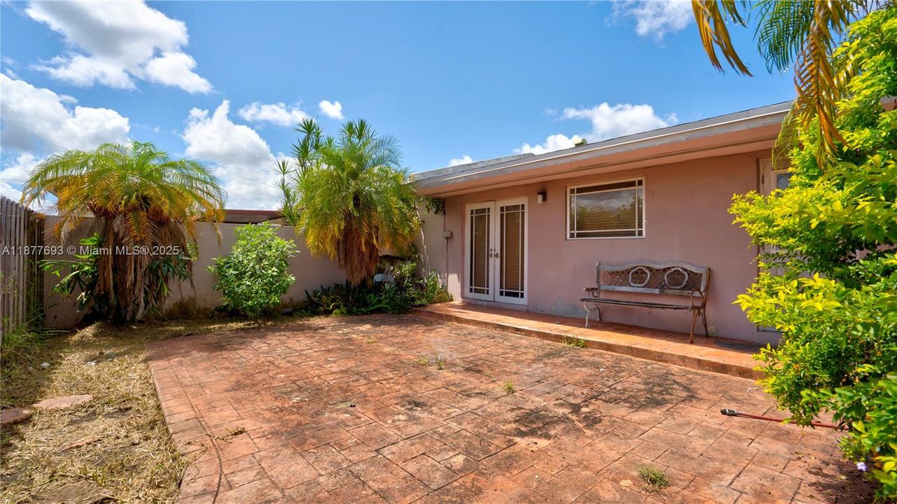 Недавно продано: $410,000 (2 спален, 1 ванн, 875 Квадратных фут)