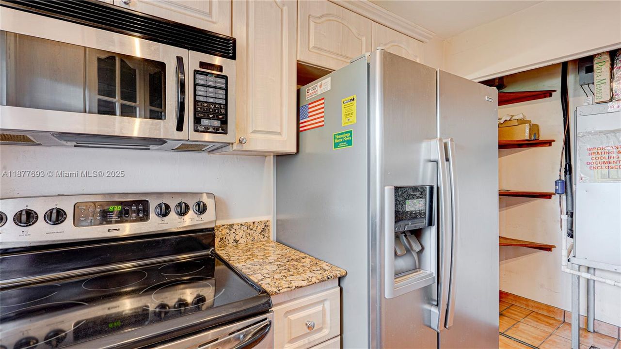 Недавно продано: $410,000 (2 спален, 1 ванн, 875 Квадратных фут)