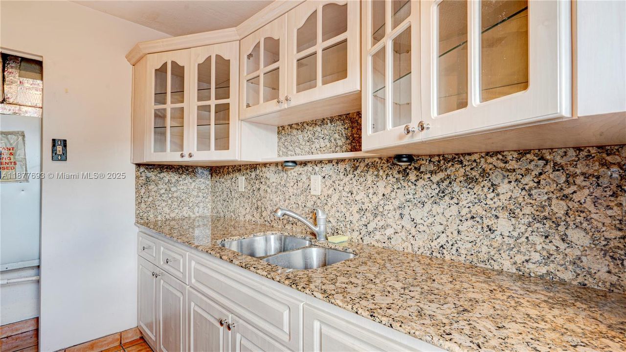 Недавно продано: $410,000 (2 спален, 1 ванн, 875 Квадратных фут)