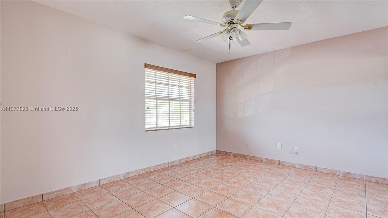 Недавно продано: $410,000 (2 спален, 1 ванн, 875 Квадратных фут)