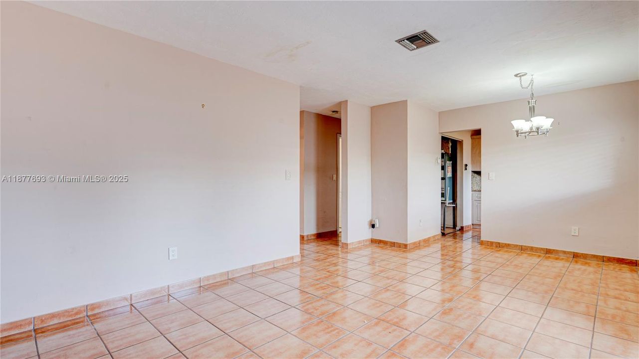 Недавно продано: $410,000 (2 спален, 1 ванн, 875 Квадратных фут)