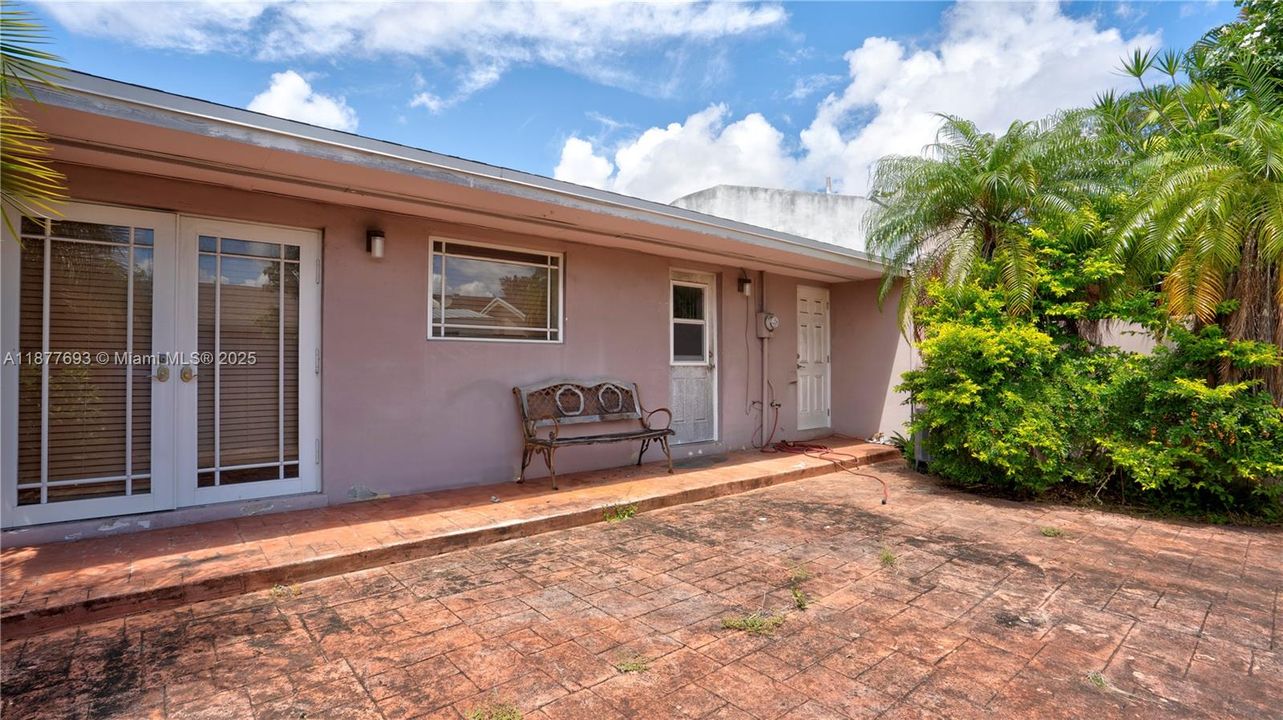 Недавно продано: $410,000 (2 спален, 1 ванн, 875 Квадратных фут)