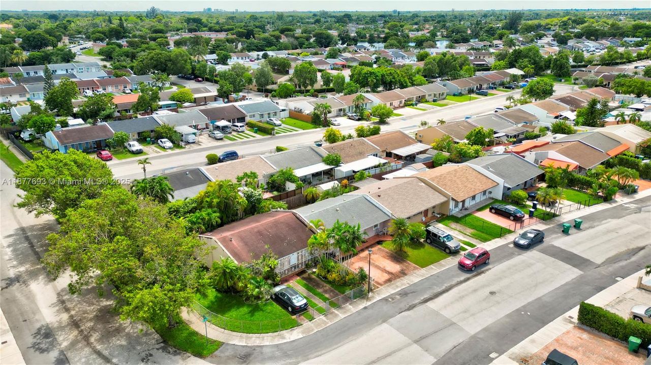 Недавно продано: $410,000 (2 спален, 1 ванн, 875 Квадратных фут)