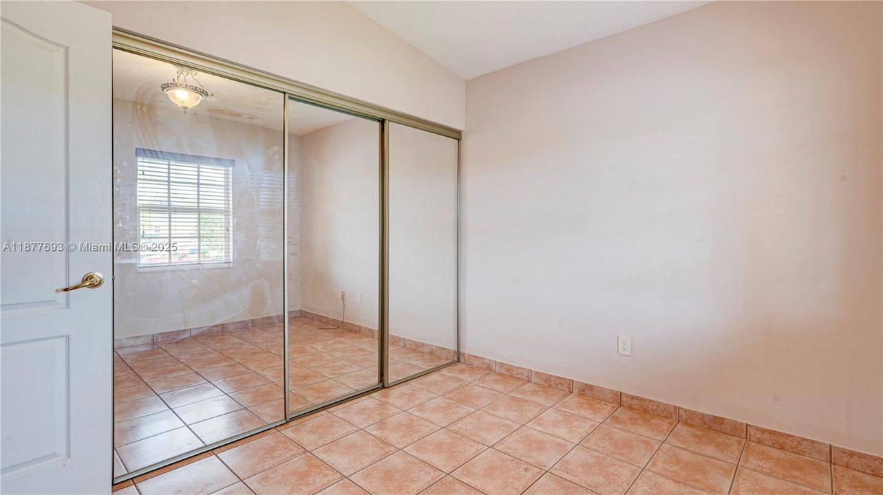 Недавно продано: $410,000 (2 спален, 1 ванн, 875 Квадратных фут)