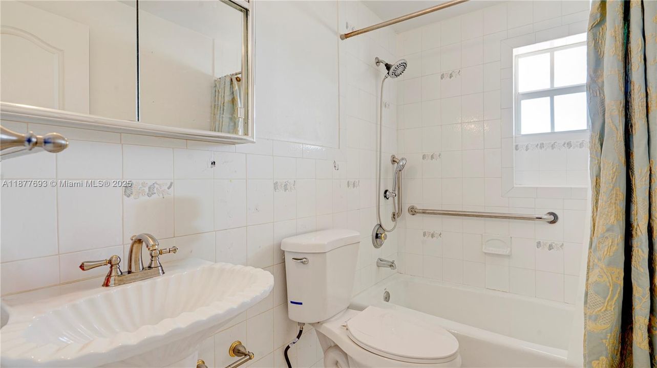 Недавно продано: $410,000 (2 спален, 1 ванн, 875 Квадратных фут)