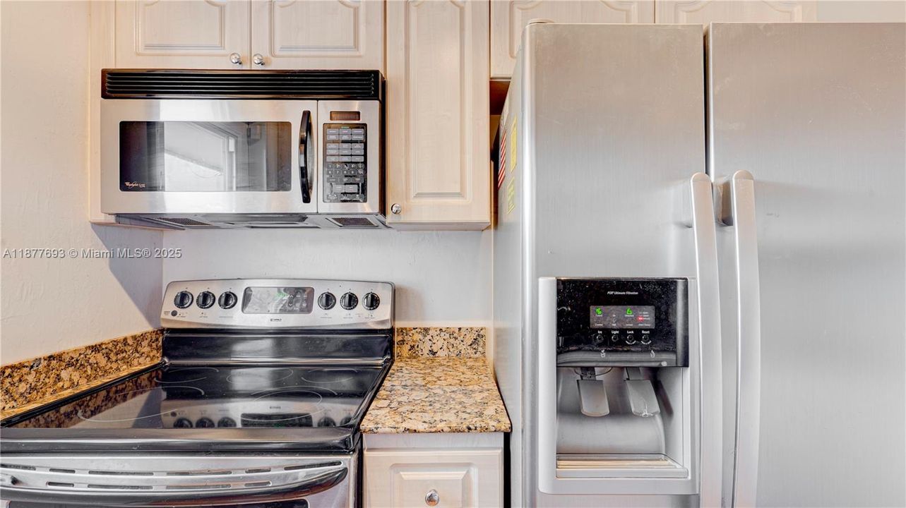 Недавно продано: $410,000 (2 спален, 1 ванн, 875 Квадратных фут)