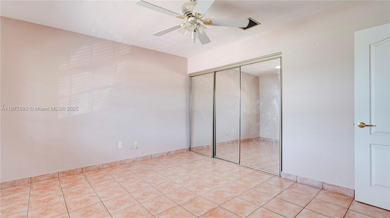 Недавно продано: $410,000 (2 спален, 1 ванн, 875 Квадратных фут)