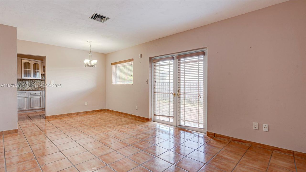 Недавно продано: $410,000 (2 спален, 1 ванн, 875 Квадратных фут)