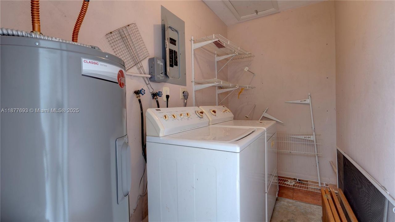 Недавно продано: $410,000 (2 спален, 1 ванн, 875 Квадратных фут)