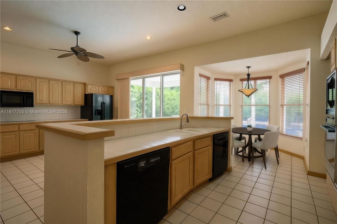 Active With Contract: $670,000 (4 beds, 3 baths, 2982 Square Feet)