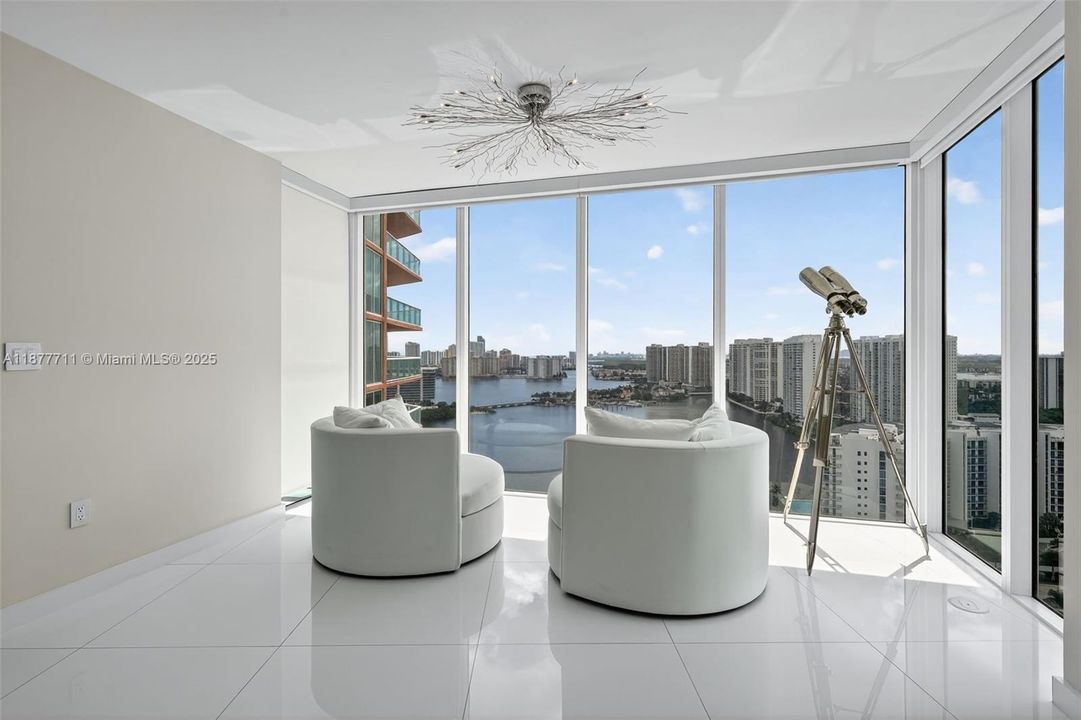 Active With Contract: $1,375,000 (3 beds, 2 baths, 2720 Square Feet)