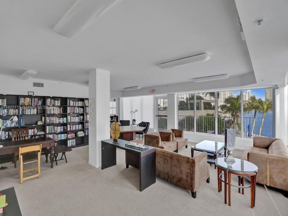 Active With Contract: $1,375,000 (3 beds, 2 baths, 2720 Square Feet)