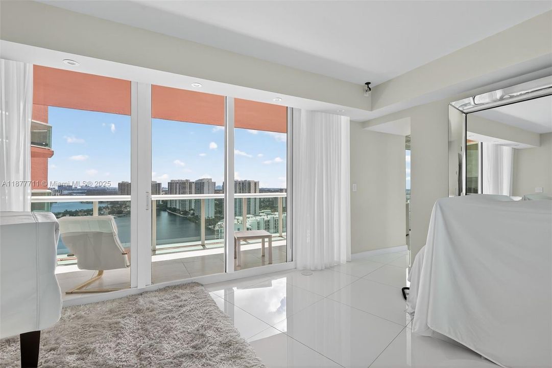 Active With Contract: $1,375,000 (3 beds, 2 baths, 2720 Square Feet)