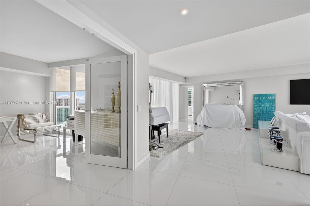 Active With Contract: $1,375,000 (3 beds, 2 baths, 2720 Square Feet)