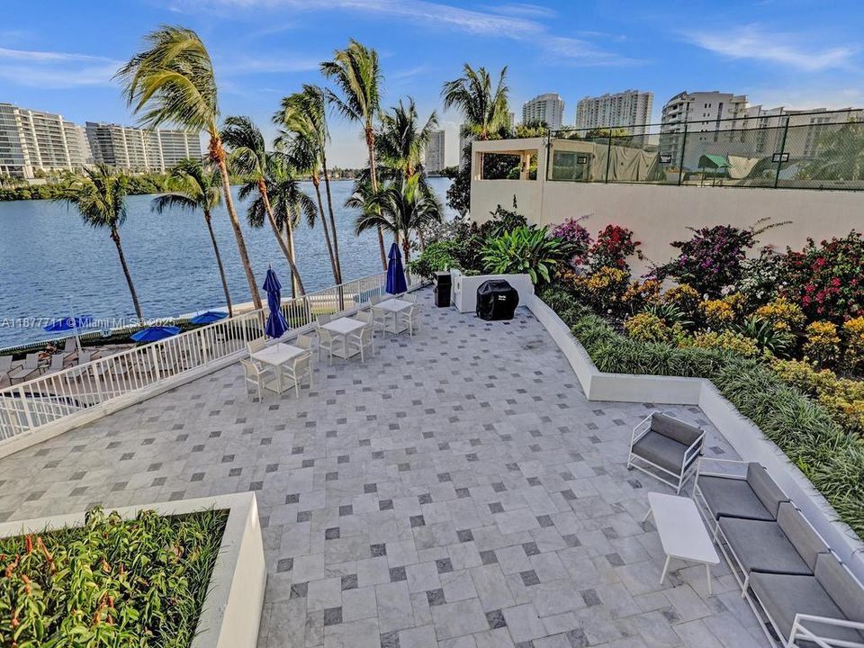 Active With Contract: $1,375,000 (3 beds, 2 baths, 2720 Square Feet)
