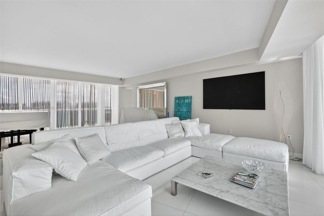 Active With Contract: $1,375,000 (3 beds, 2 baths, 2720 Square Feet)