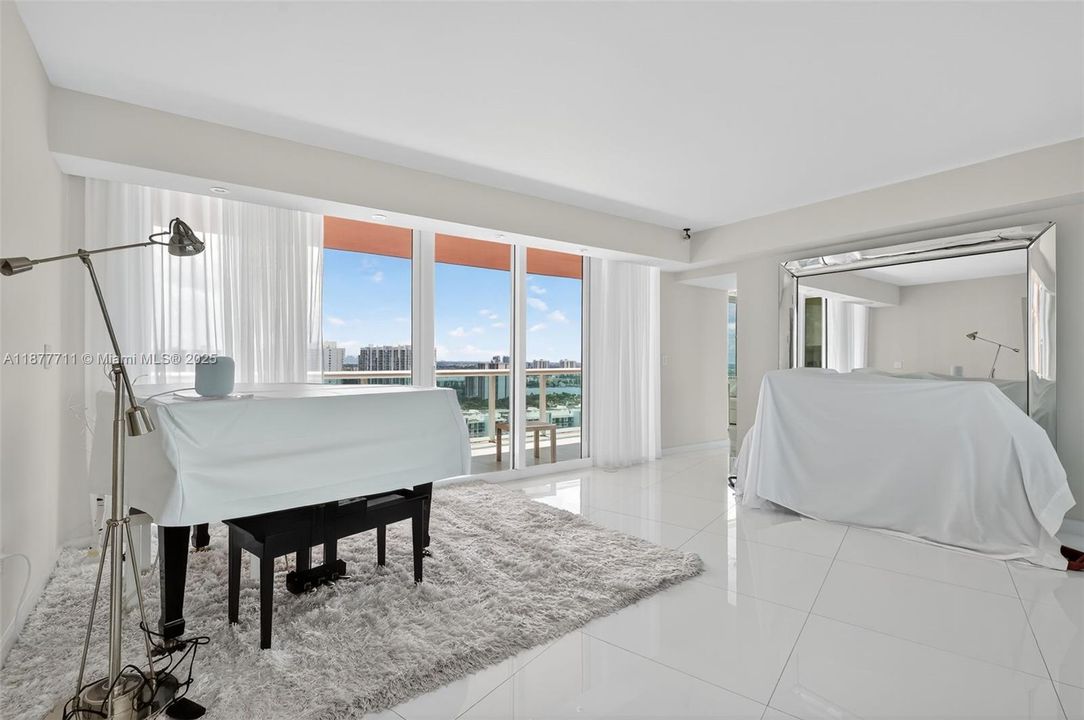 Active With Contract: $1,375,000 (3 beds, 2 baths, 2720 Square Feet)