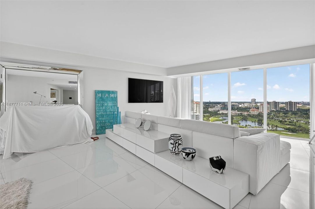 Active With Contract: $1,375,000 (3 beds, 2 baths, 2720 Square Feet)