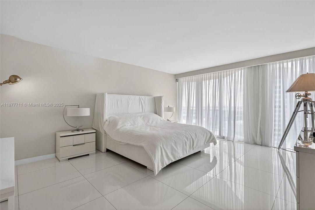 Active With Contract: $1,375,000 (3 beds, 2 baths, 2720 Square Feet)