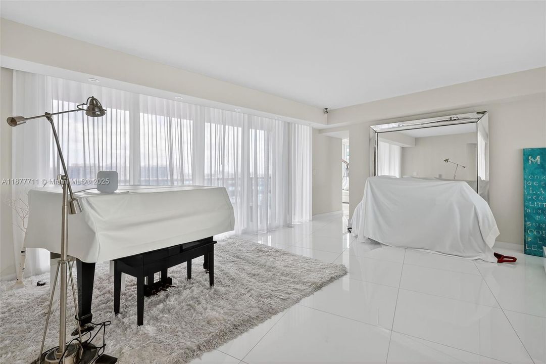 Active With Contract: $1,375,000 (3 beds, 2 baths, 2720 Square Feet)