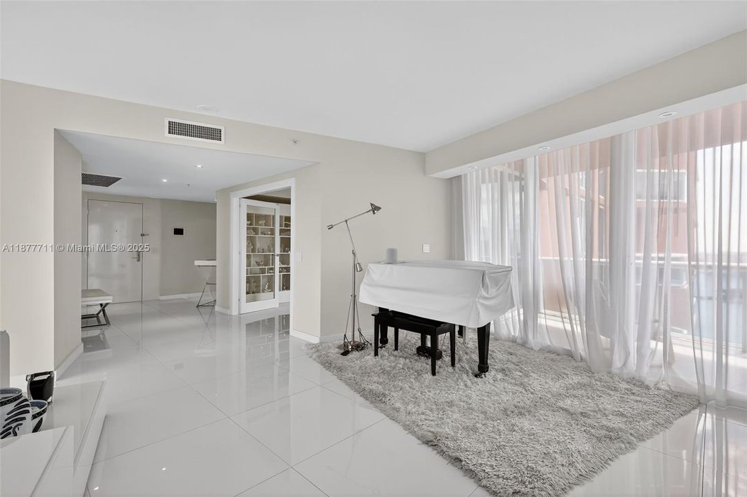 Active With Contract: $1,375,000 (3 beds, 2 baths, 2720 Square Feet)