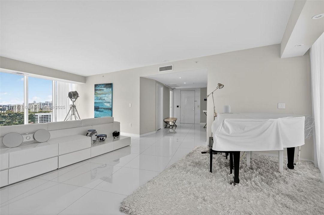 Active With Contract: $1,375,000 (3 beds, 2 baths, 2720 Square Feet)