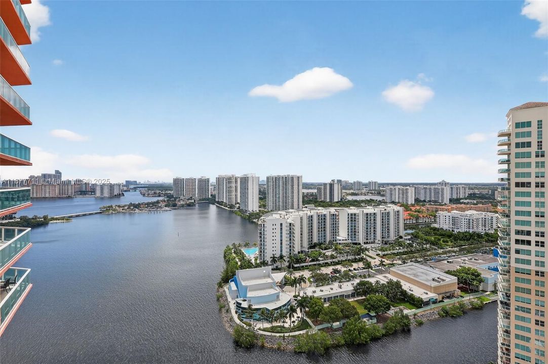 Active With Contract: $1,375,000 (3 beds, 2 baths, 2720 Square Feet)